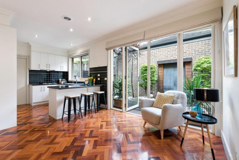 2/61 Franklin Road, Doncaster East