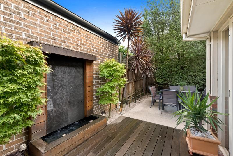 2/61 Franklin Road, Doncaster East