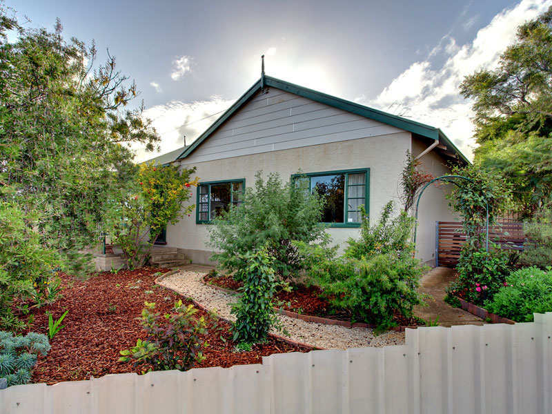 27 Deemster Avenue