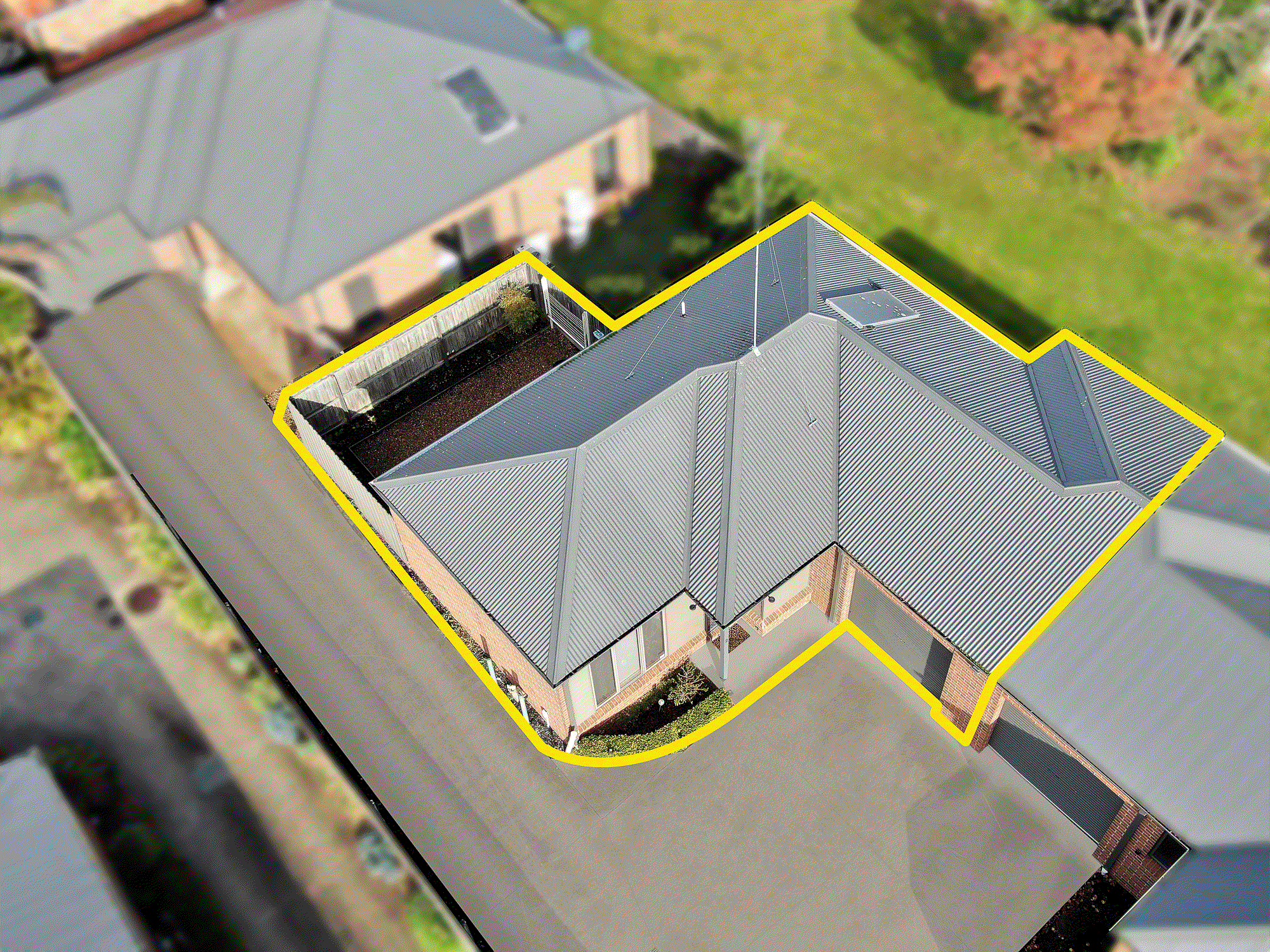 https://images.listonce.com.au/listings/27-koala-court-whittington-vic-3219/647/01698647_floorplan_01.gif?7r-TmS2dx5E