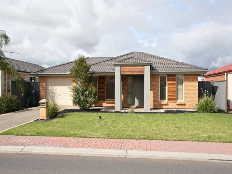 27 Lakeside Drive