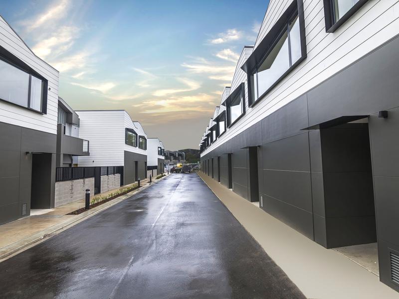 27 Sharp Circuit, Mill Park VIC 3082 