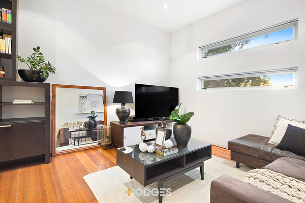 2/79-80 Beach Road Sandringham