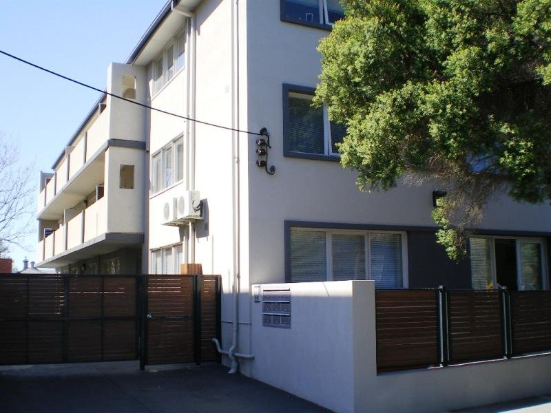 2/8 Marriott Street, St Kilda VIC 3182 