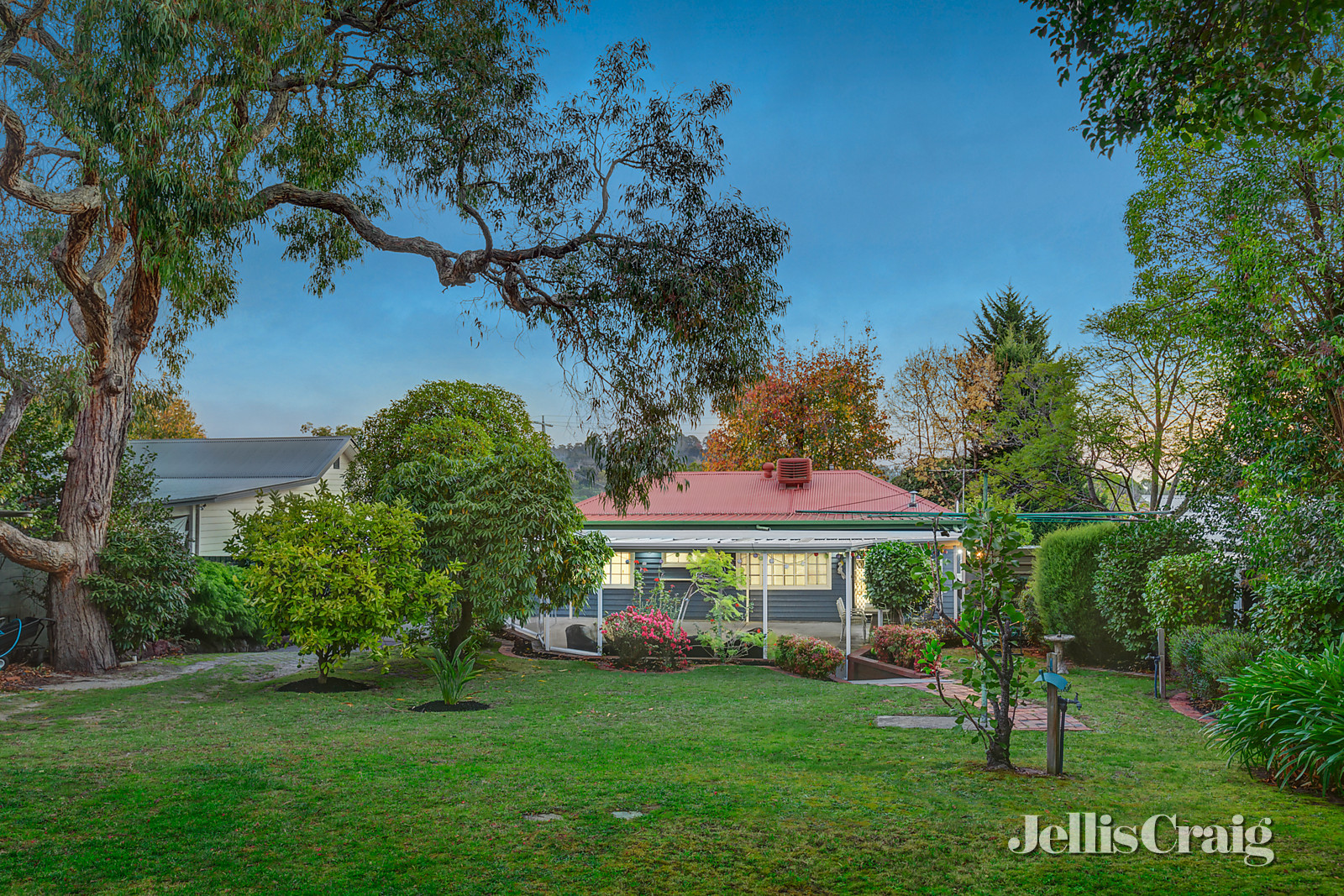 28 Richards Avenue, Croydon
- Print Image 1