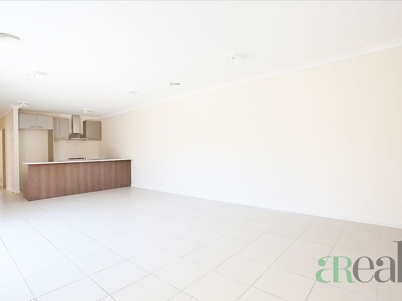 3 Beachside Crescent, Point Cook VIC 3030 