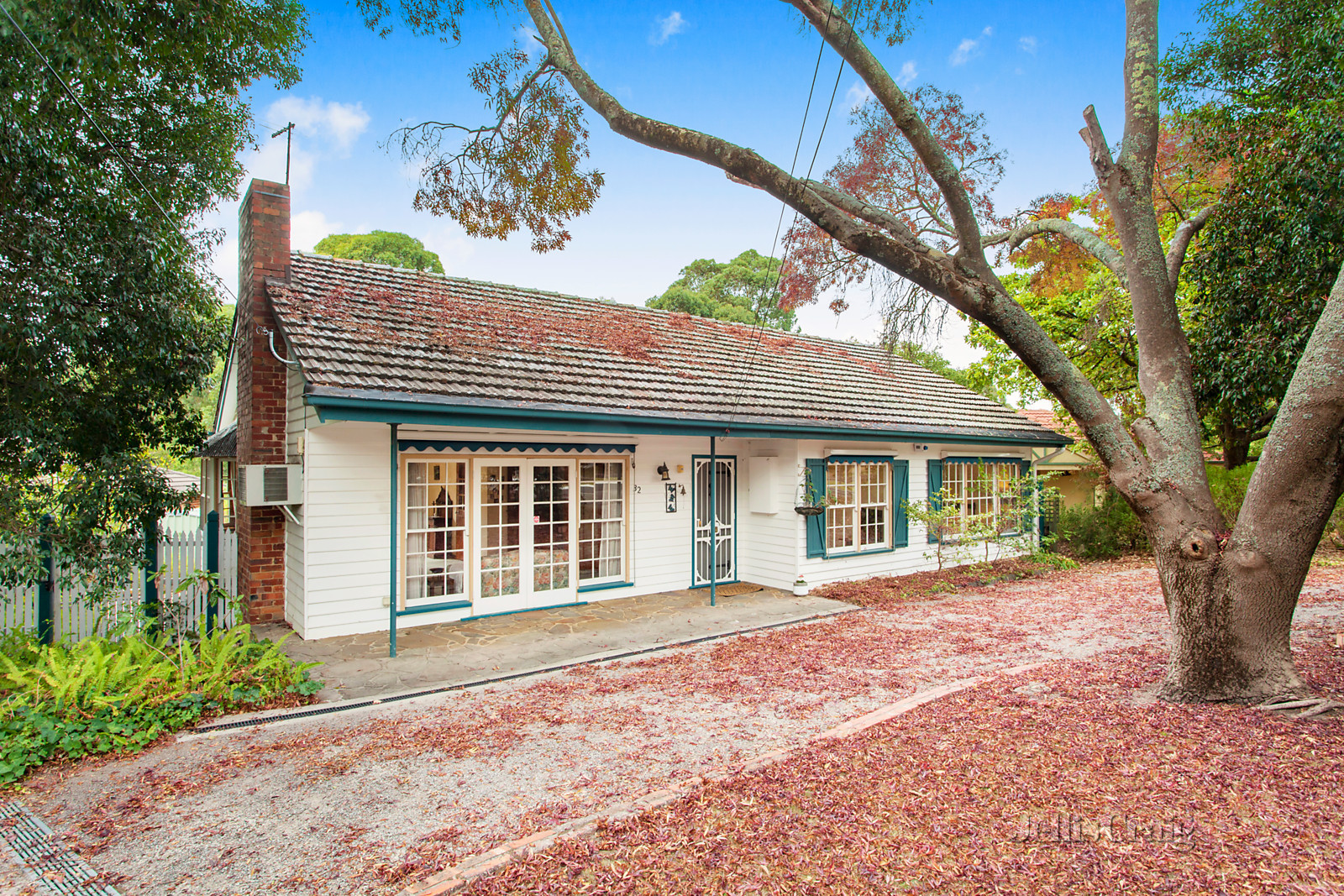 32 Bruce Street, Mount Waverley
- Print Image 1