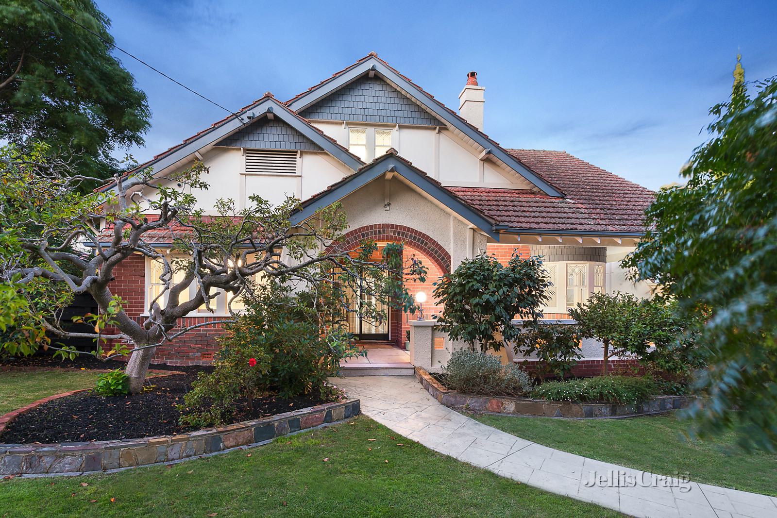 32 Carn Avenue, Ivanhoe
- Print Image 1