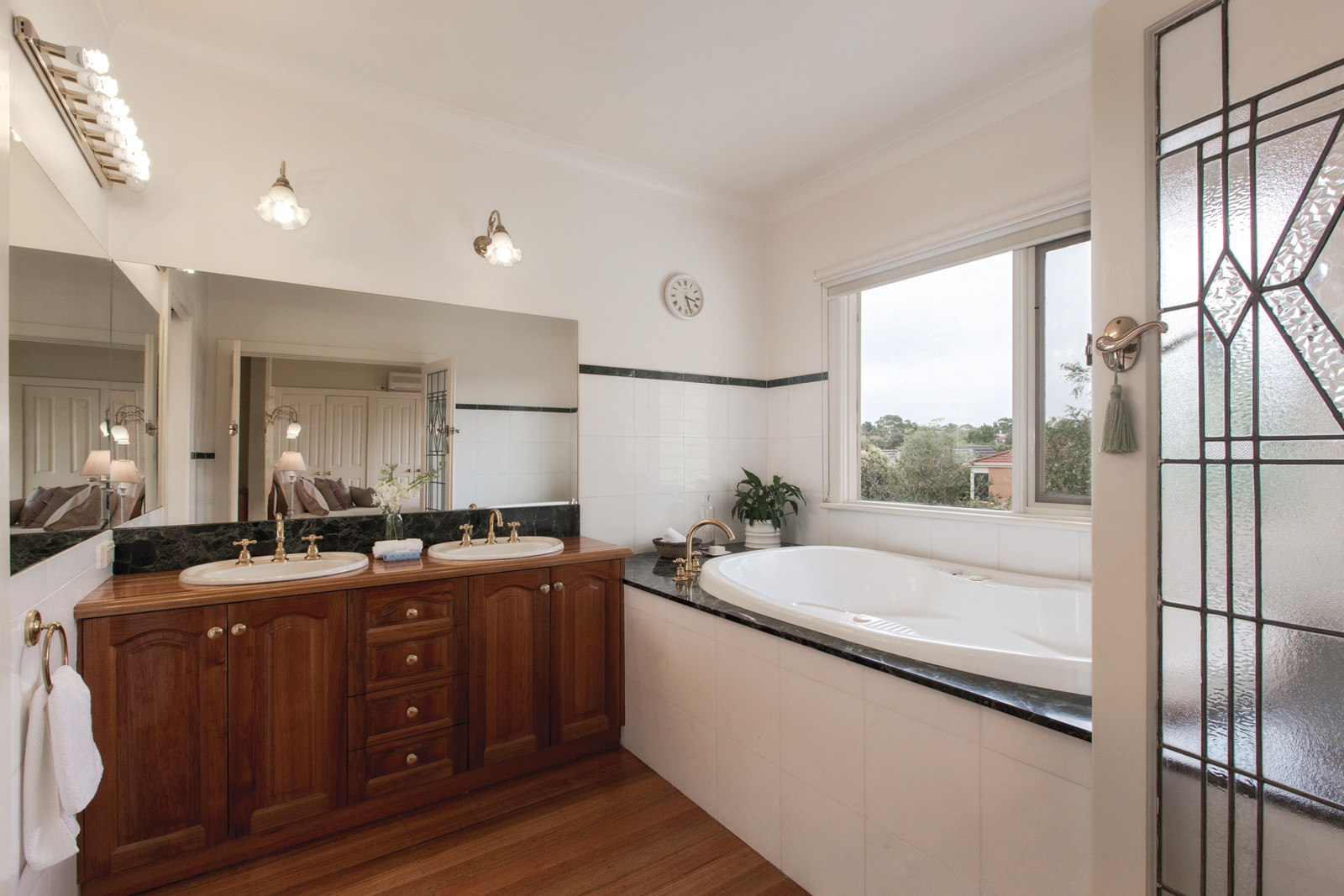 33 Dillon Grove Glen Iris Marshall White