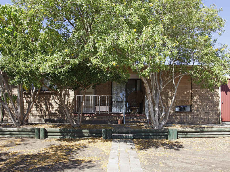 33 Lorne Crescent