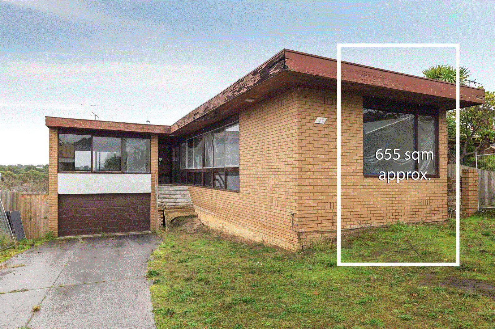 https://images.listonce.com.au/listings/35-baker-avenue-kew-east-vic-3102/059/01549059_floorplan_01.gif?H_e6asNZx6U