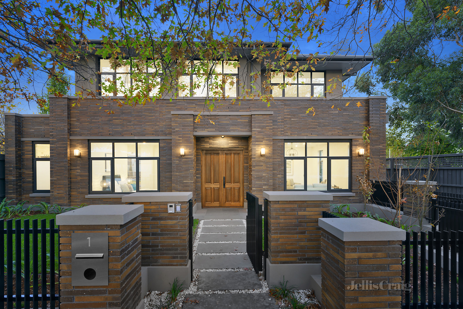 35 Queens Parade, Glen Iris
- Print Image 1