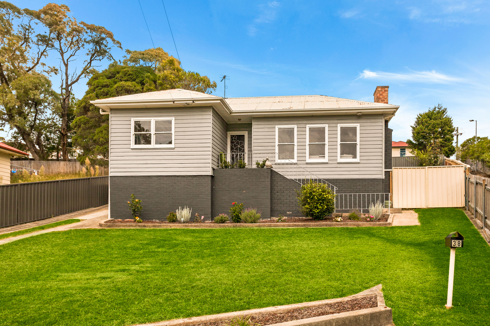 38 Central Road, Unanderra NSW 2526