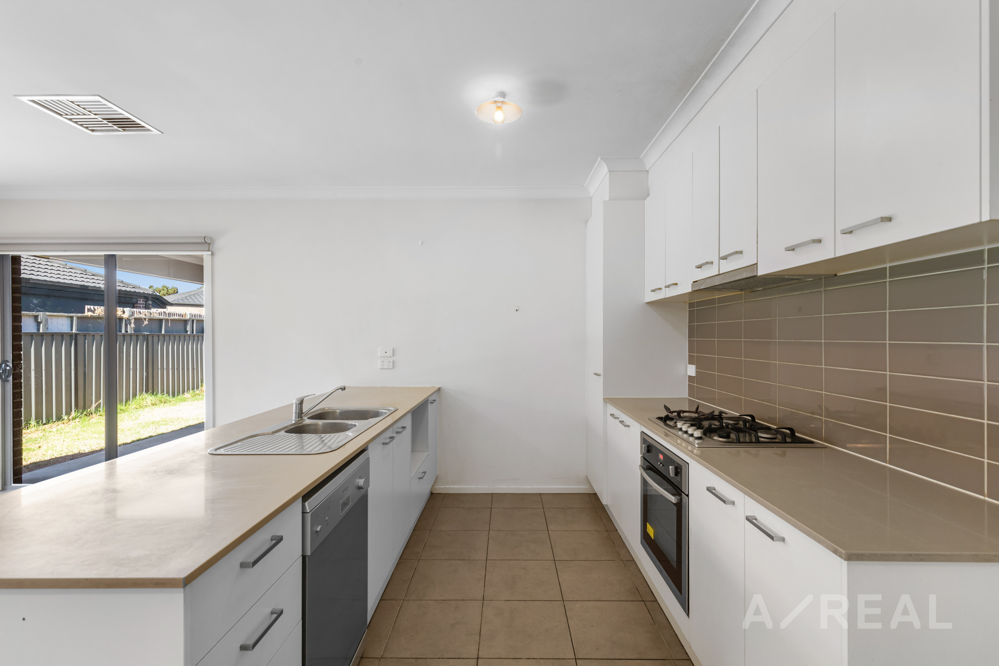 39 Escapade Boulevard, Craigieburn VIC 3064 