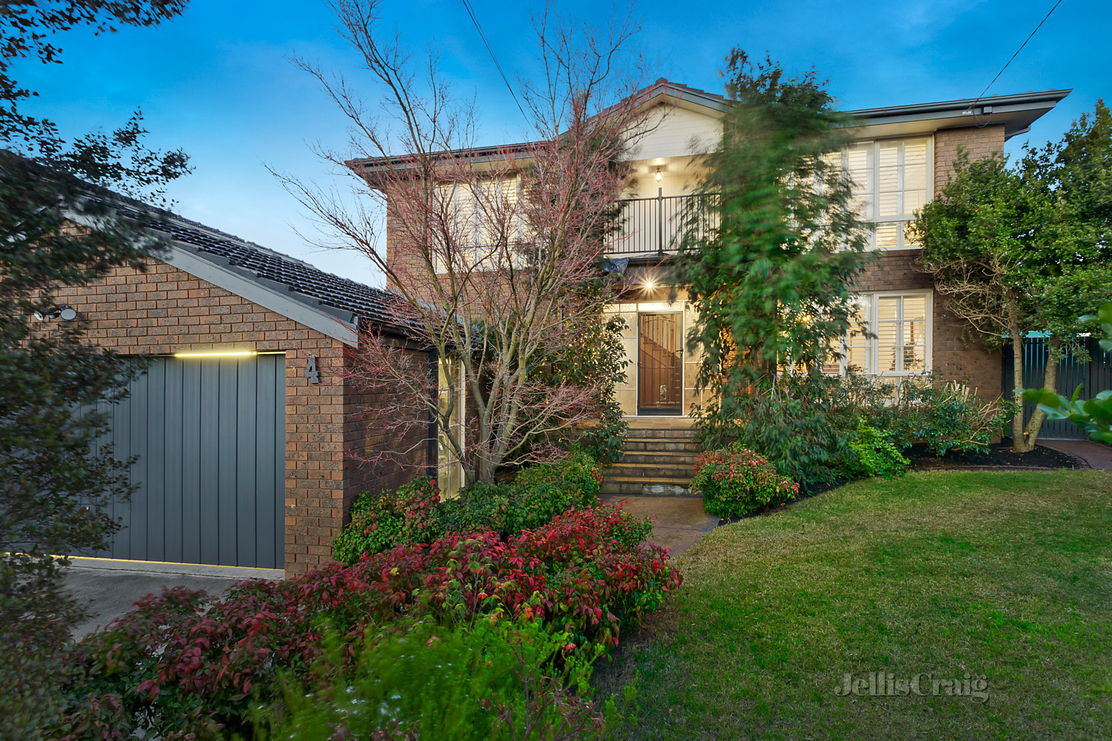 4 Baxter Court, Mount Waverley
- Print Image 1