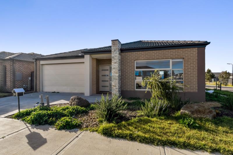 4 Bluebell Drive, Craigieburn VIC 3064 