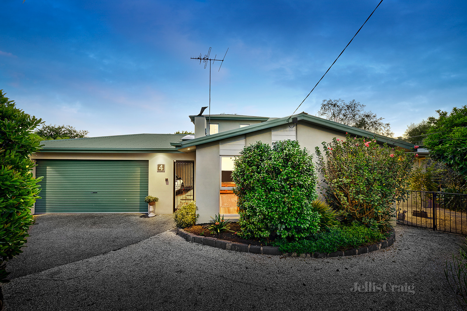 4 Burdon Court, Forest Hill - Print Image 1