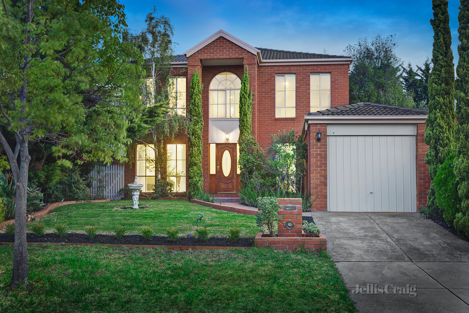 4 Duckmanton Court, Bentleigh East
- Print Image 1