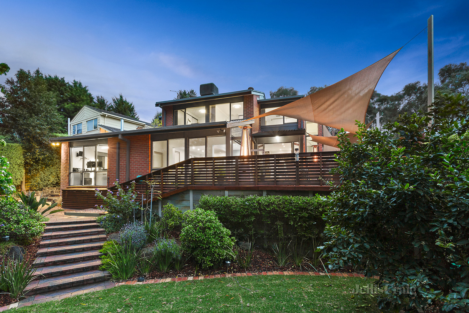 4 Lyons Rise, Eltham
- Print Image 1