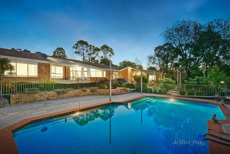 4 Oakland Dr
