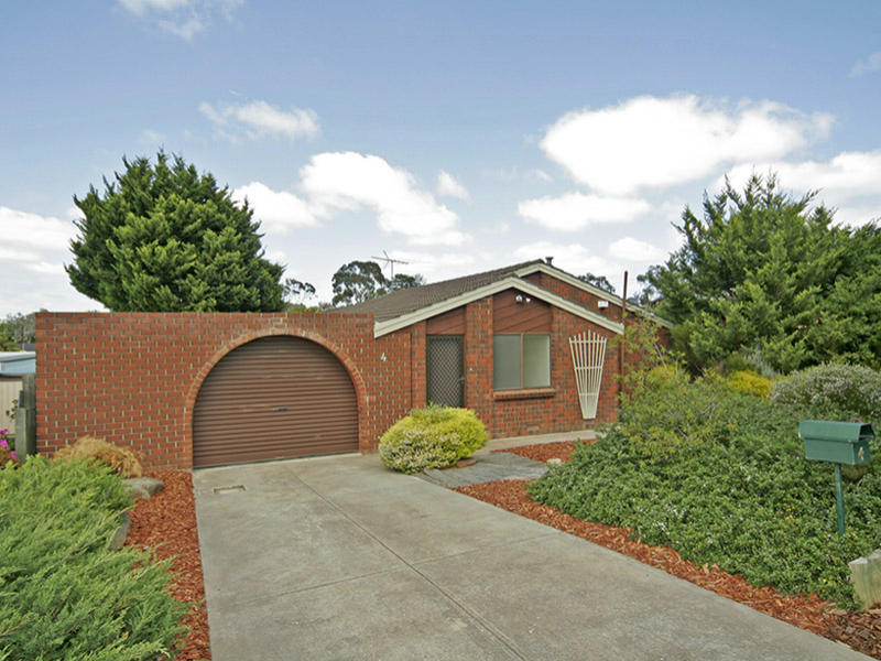 4 Richard Avenue