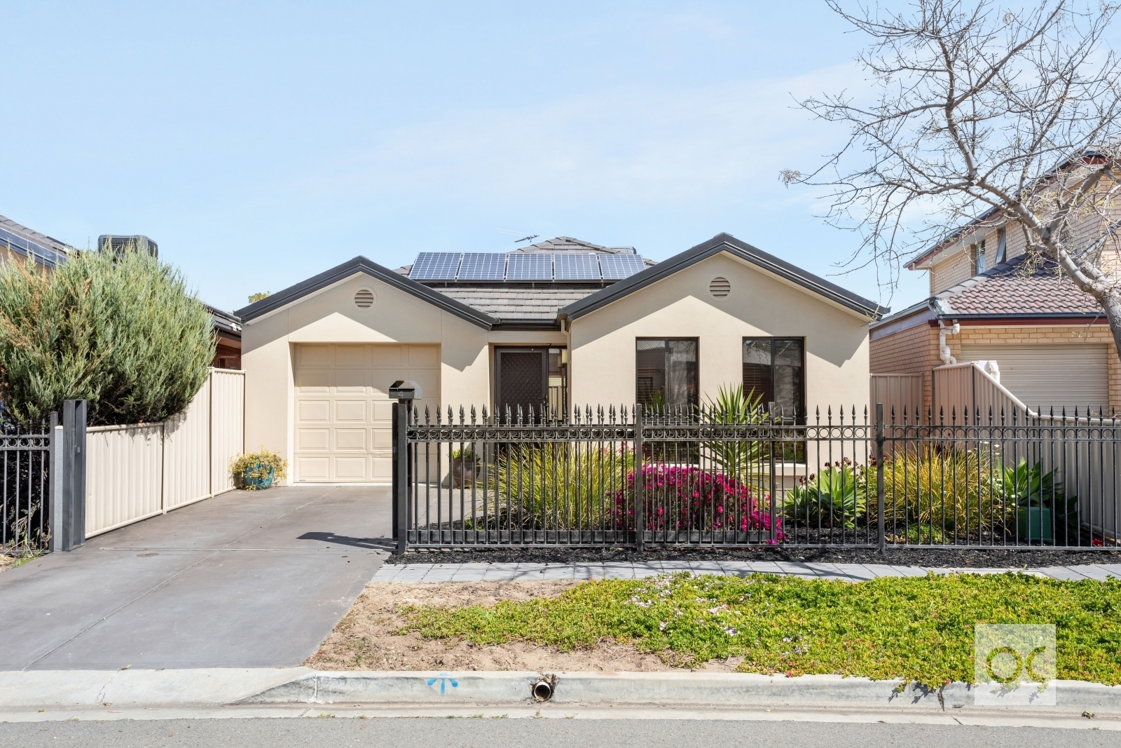2/64 Icely Road, Orange