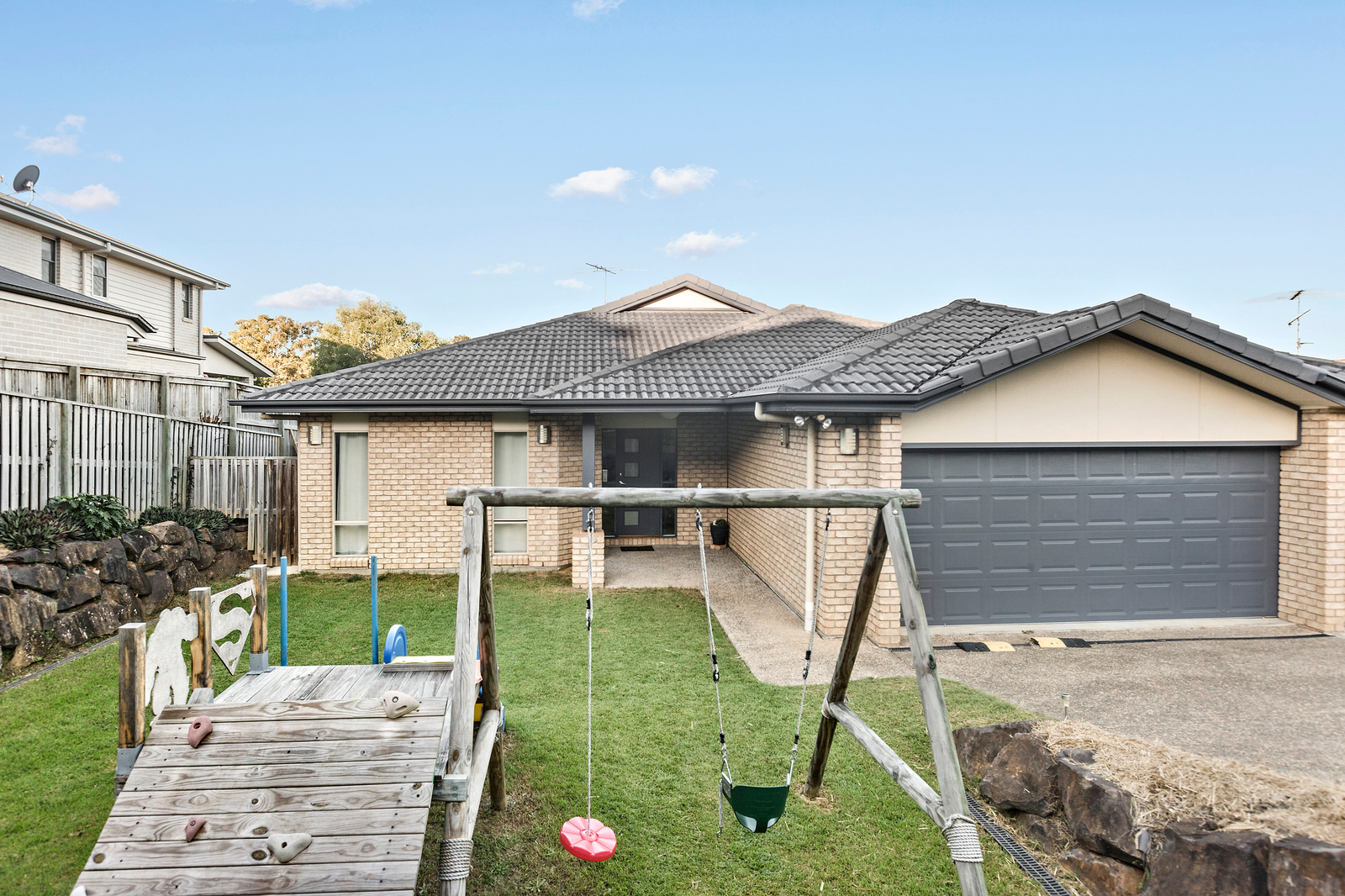 41 Dennis Vale Drive, Daisy Hill QLD 4127