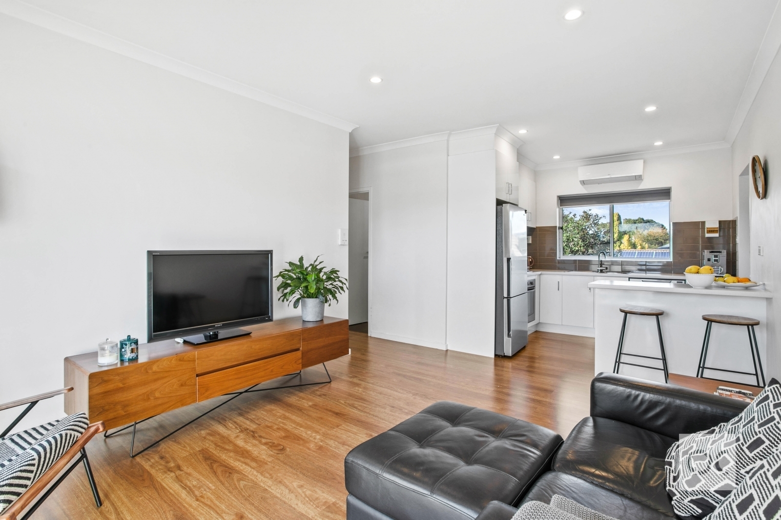 4/10 Henry Street