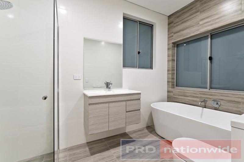 42 Harcourt Avenue EAST HILLS NSW 2213