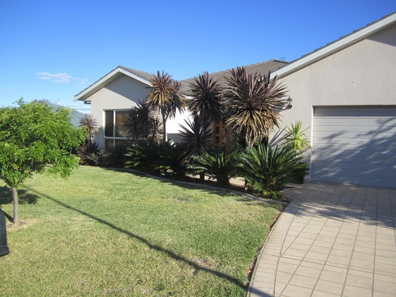 42 Warwick Road TAMWORTH NSW 2340