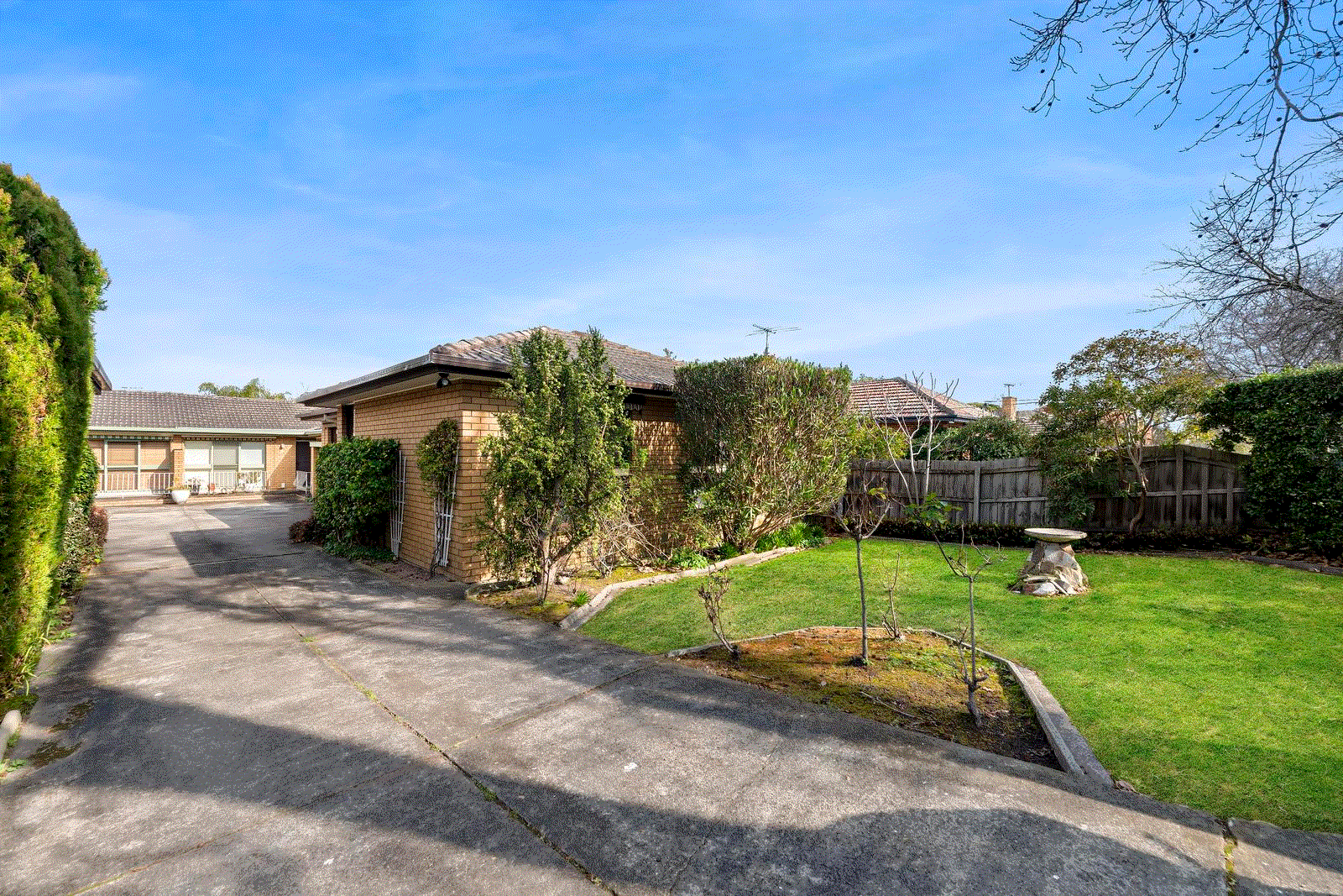 https://images.listonce.com.au/listings/434-weybridge-street-surrey-hills-vic-3127/521/01560521_floorplan_01.gif?4EBpecR6X0M