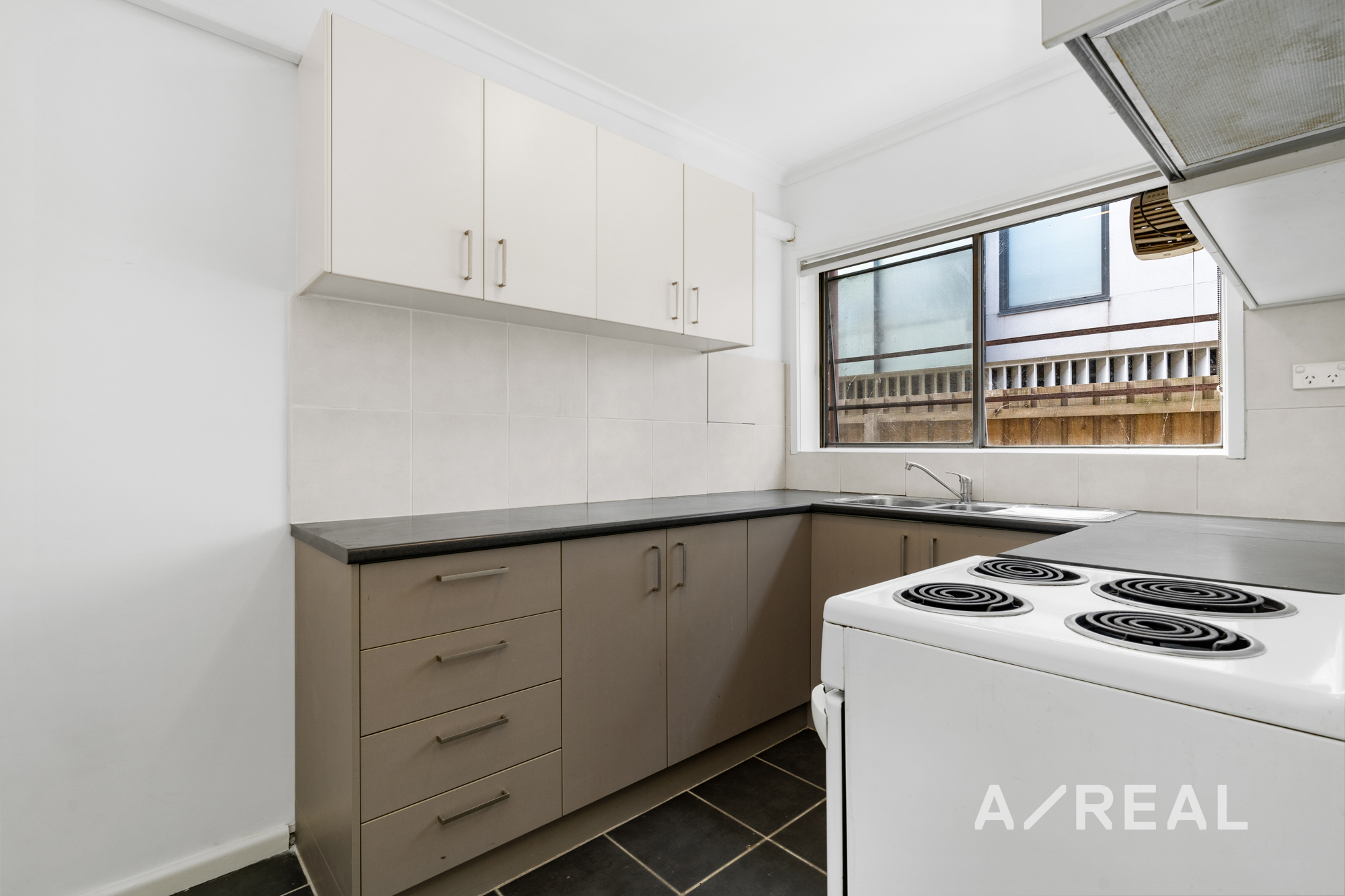 4/44 Kororoit Creek Rd Williamstown North VIC 3016 