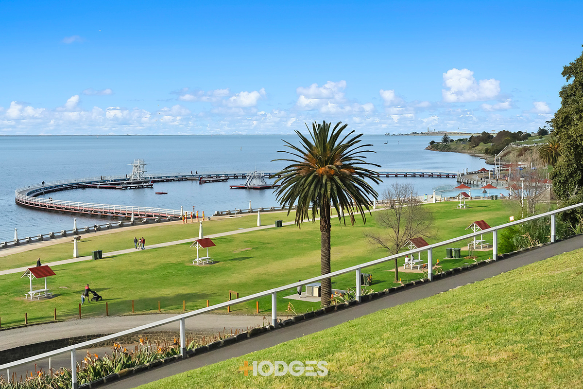 4/50 Eastern Beach Road Geelong