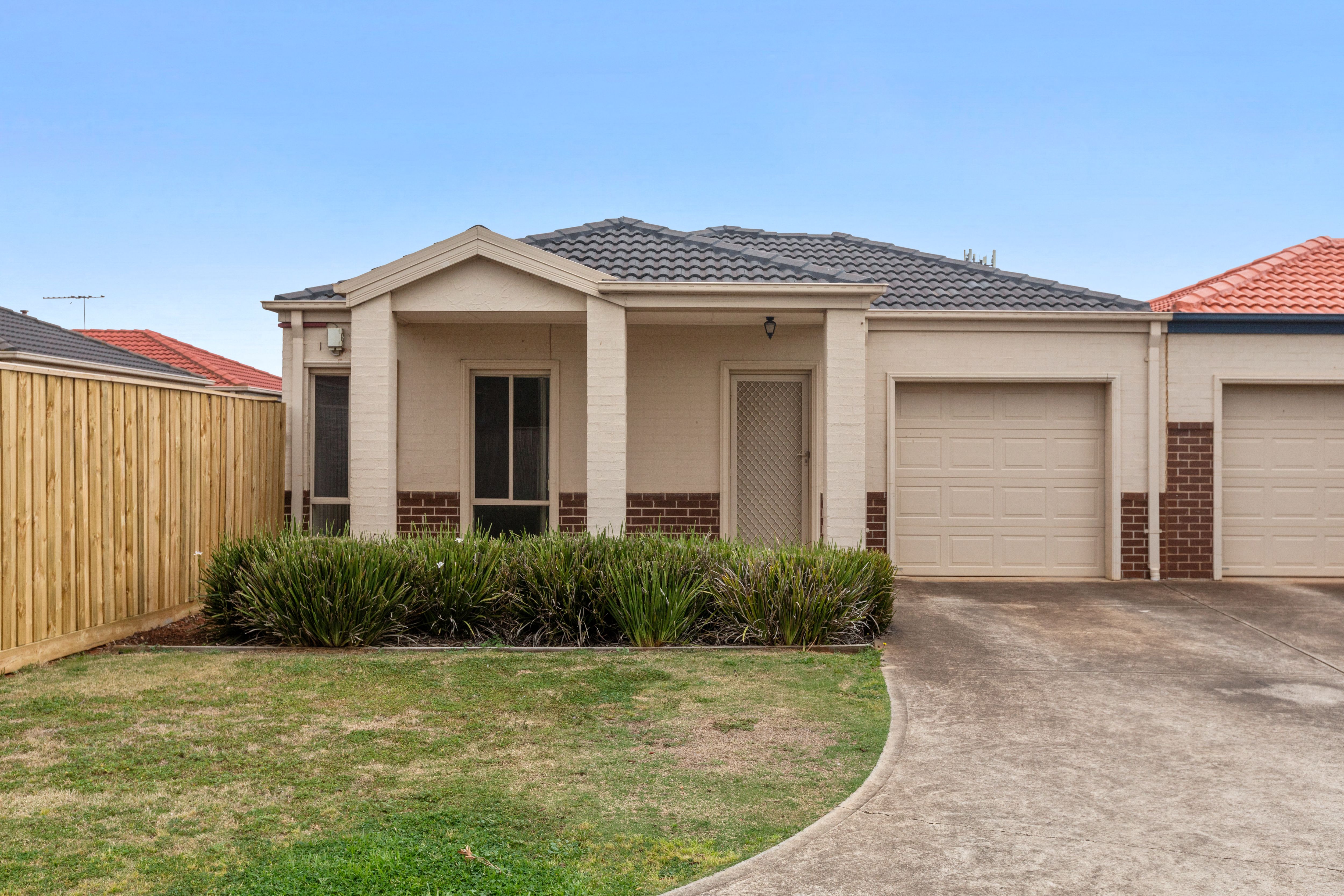 45/17 Crestmont Dr Melton South VIC 3338 