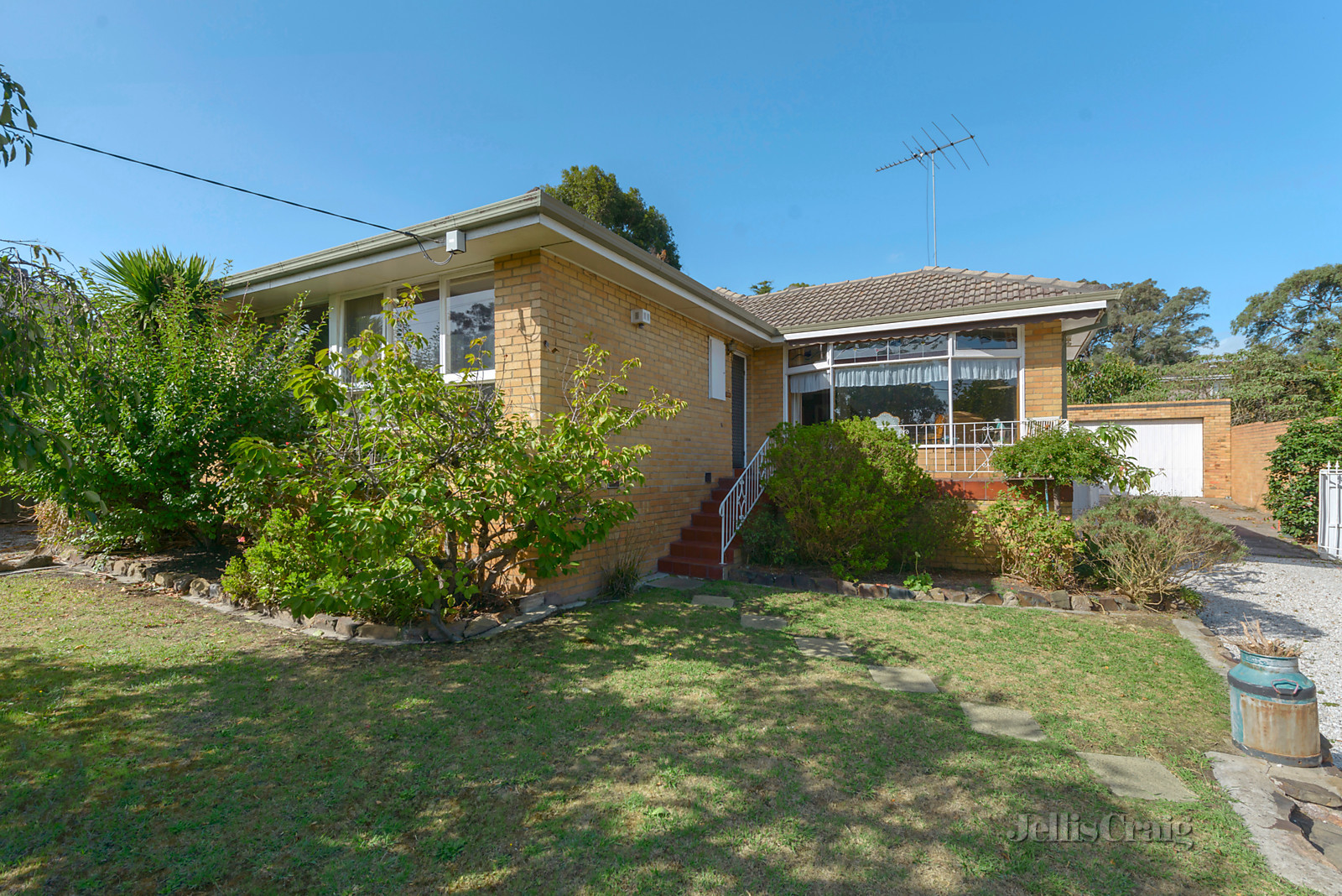 462 Waverley Road, Mount Waverley - Print Image 1