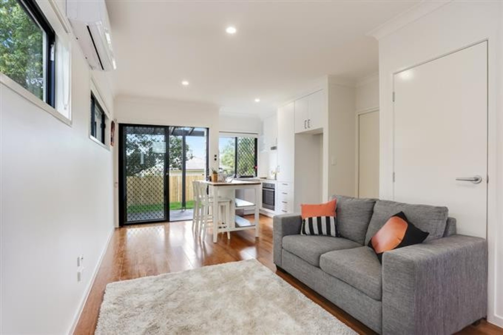 4 7 11 kennington road camp hill qld 4152