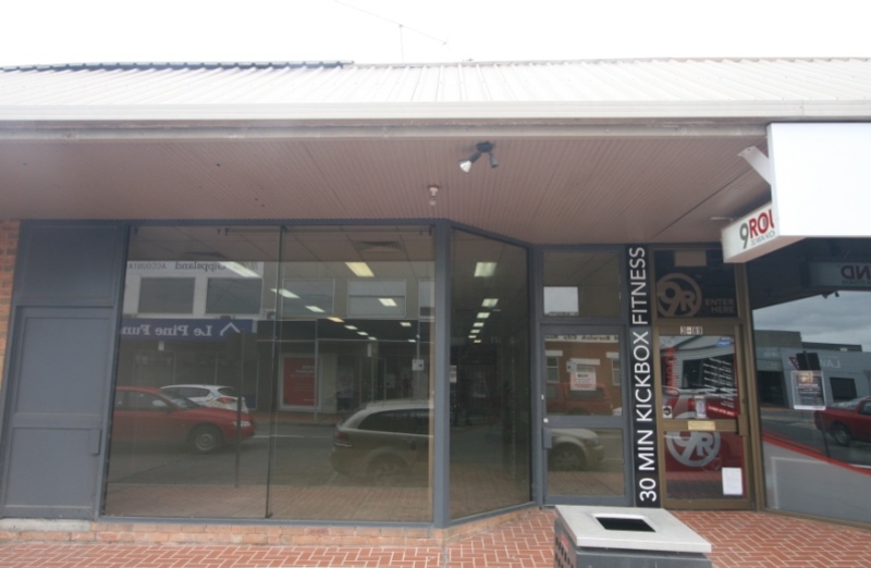 MAIN STREET EXPOSURE!