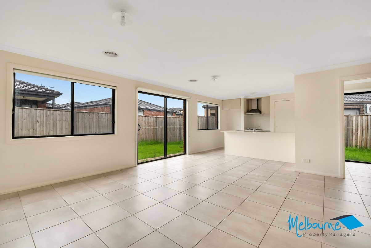 49 Kennedy Pde Roxburgh Park VIC 3064 