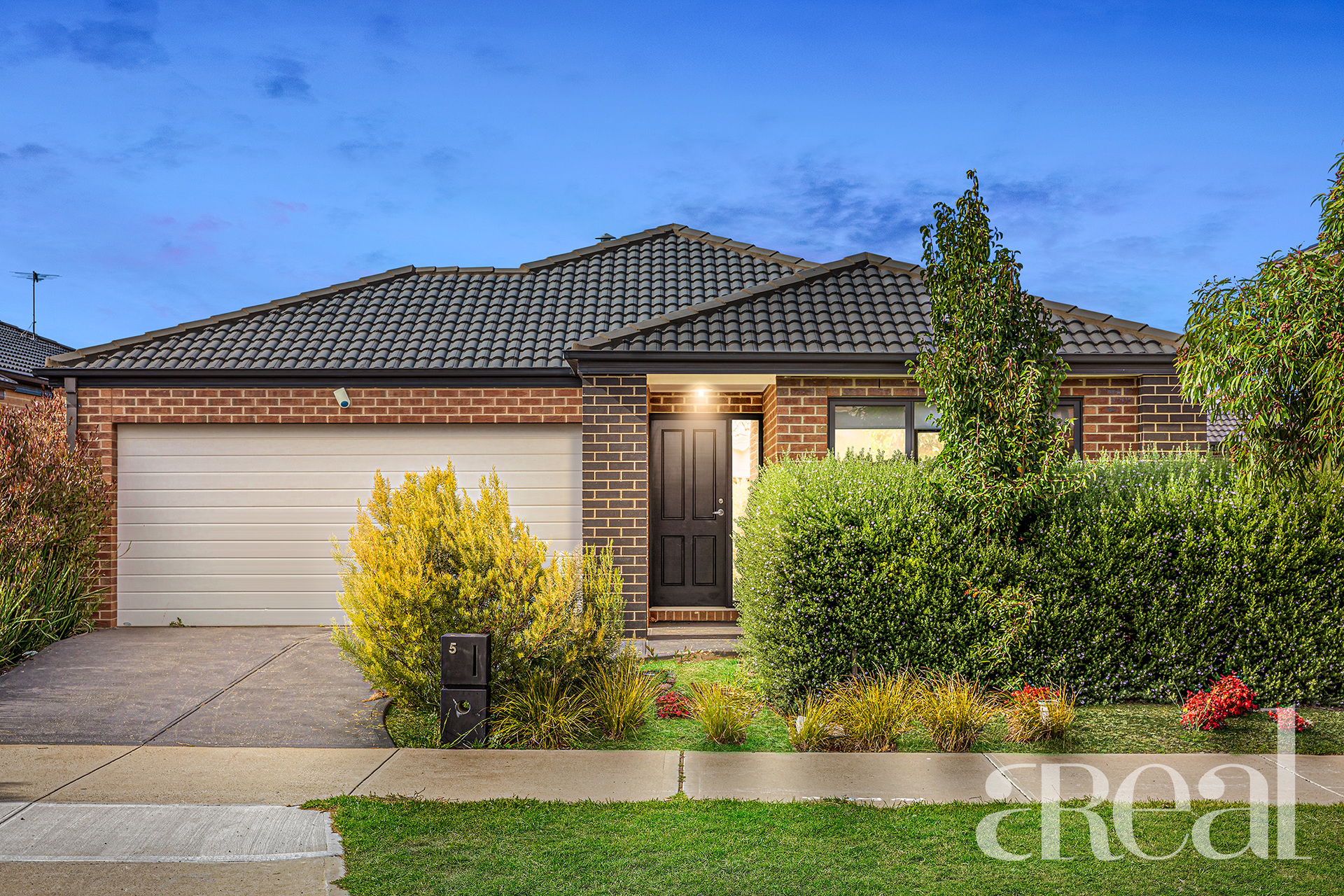 5 Fairwater Drive, Point Cook VIC 3030 