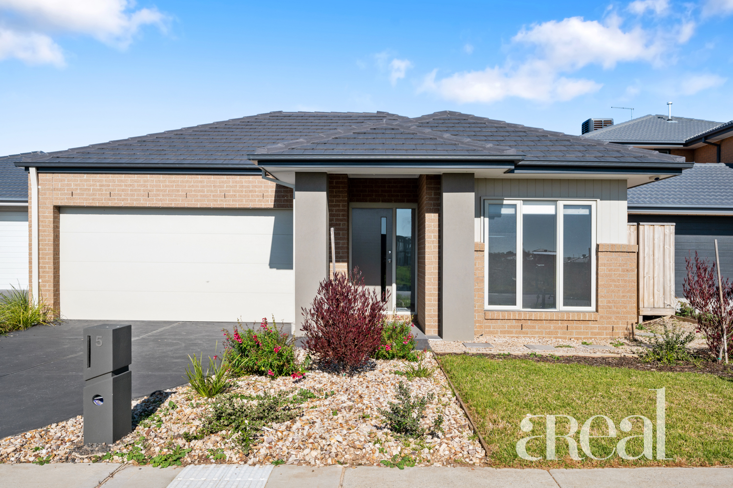 5 Gapstow Chase, Point Cook VIC 3030 