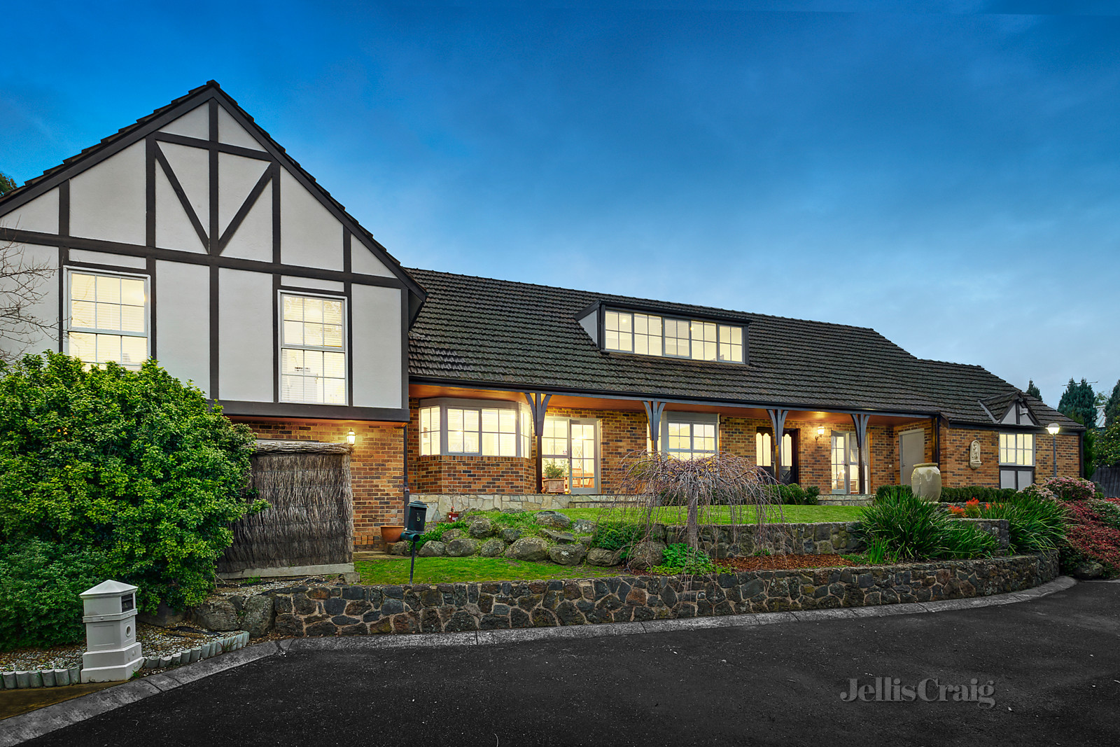 5 Gum Ridge Close, Templestowe
- Print Image 1