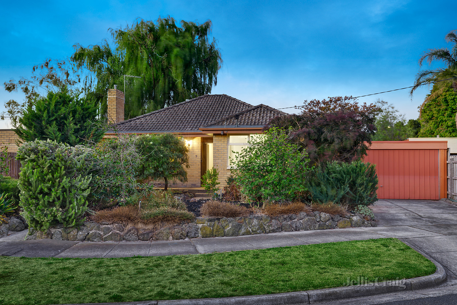 5 Miami Court, Bentleigh East - Print Image 1