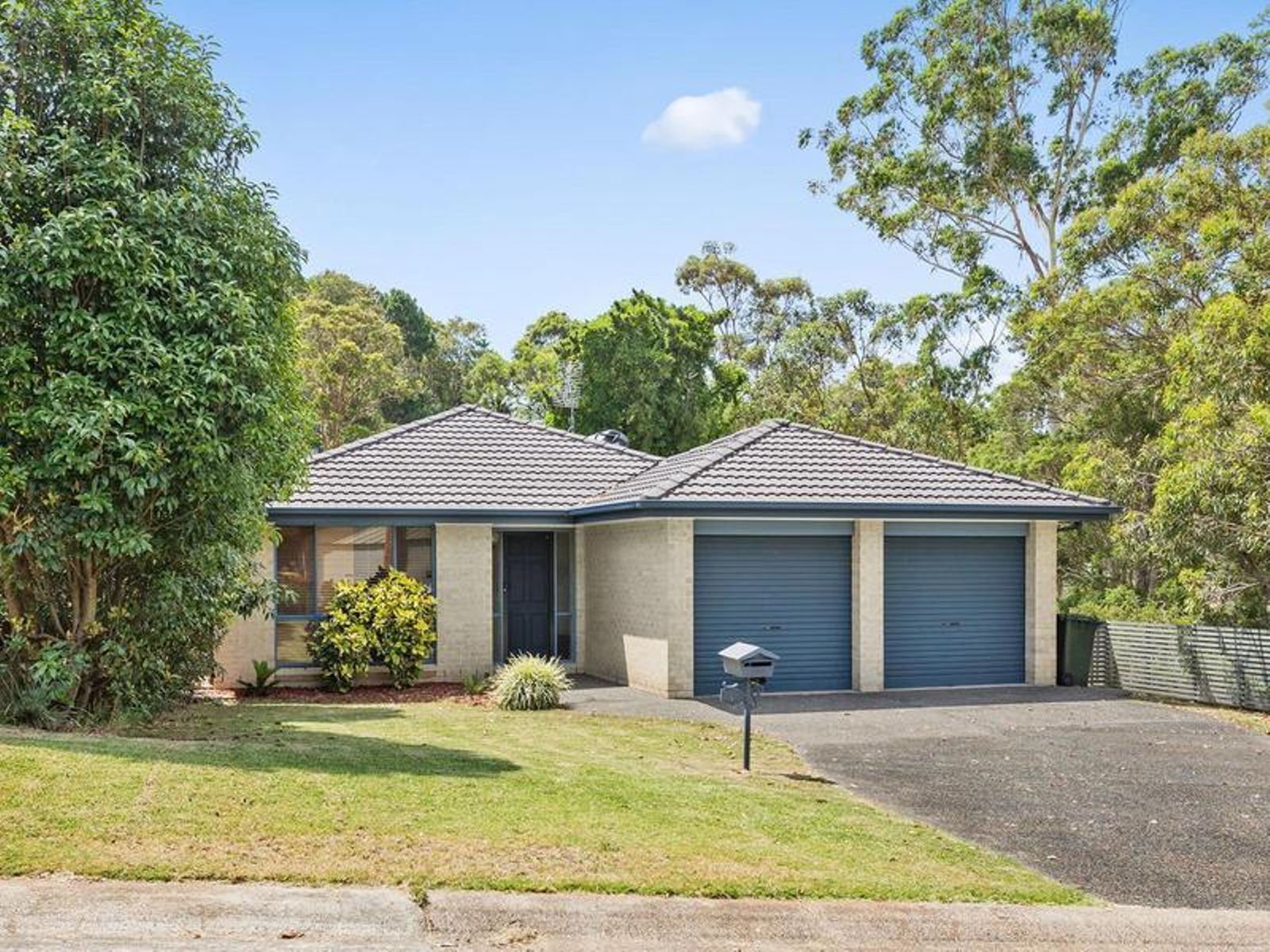 5 Nenagh Close, MOUNT HUTTON NSW 2290