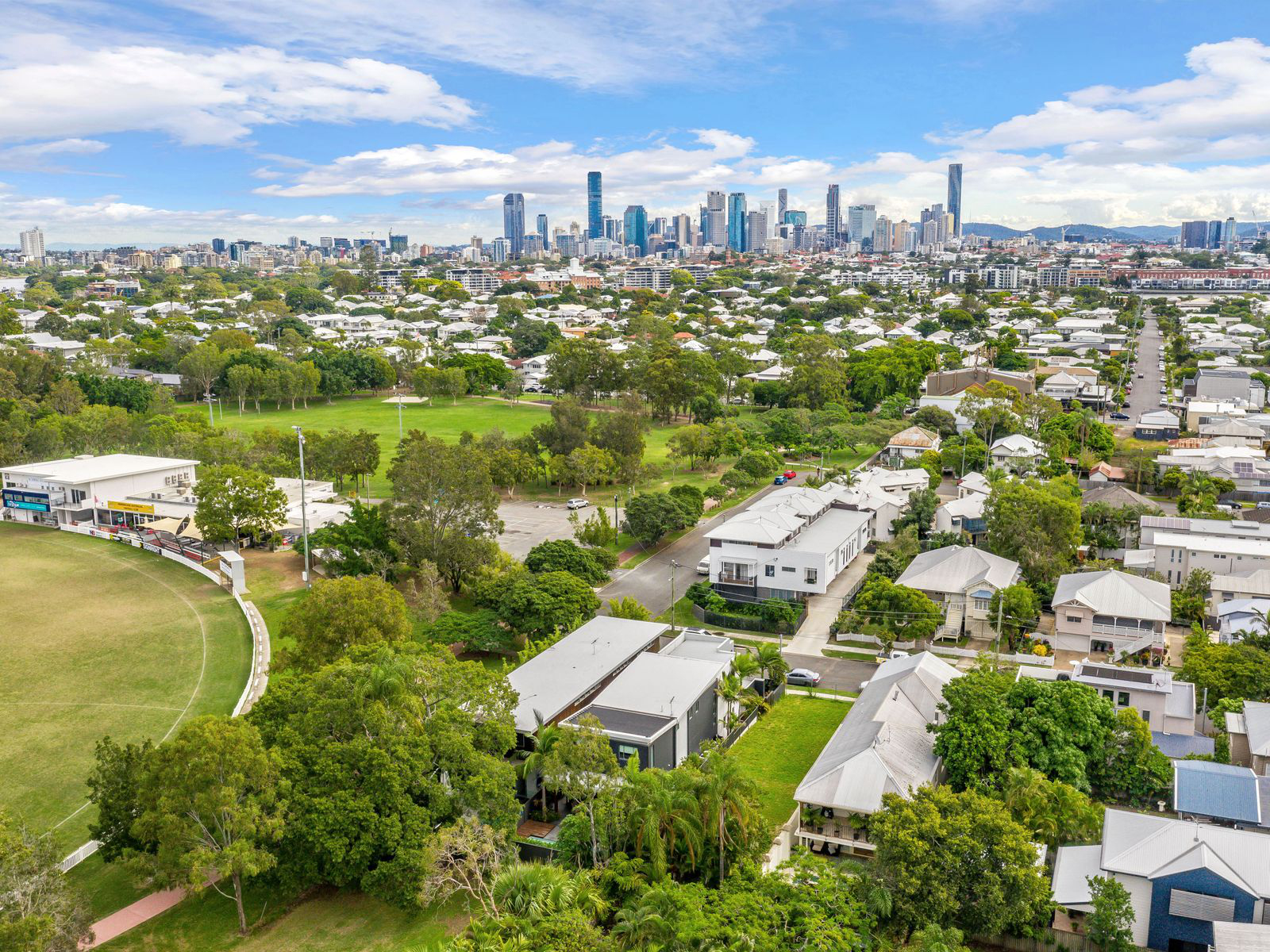 5 Oak Street, HAWTHORNE QLD 4171