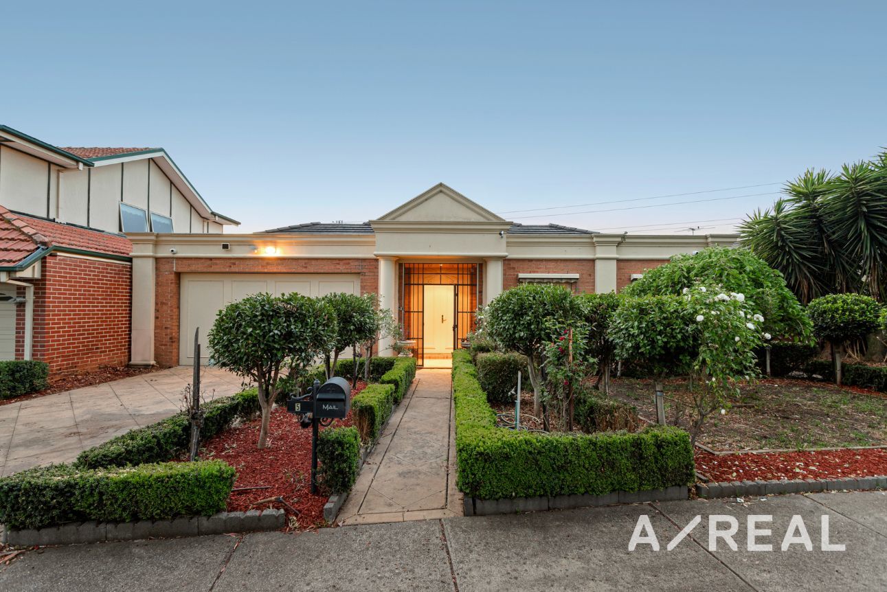 5 Red Oaks Way, South Morang VIC 3752 