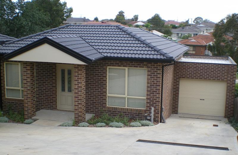 5/12 Laurence Avenue, Airport West VIC 3042 