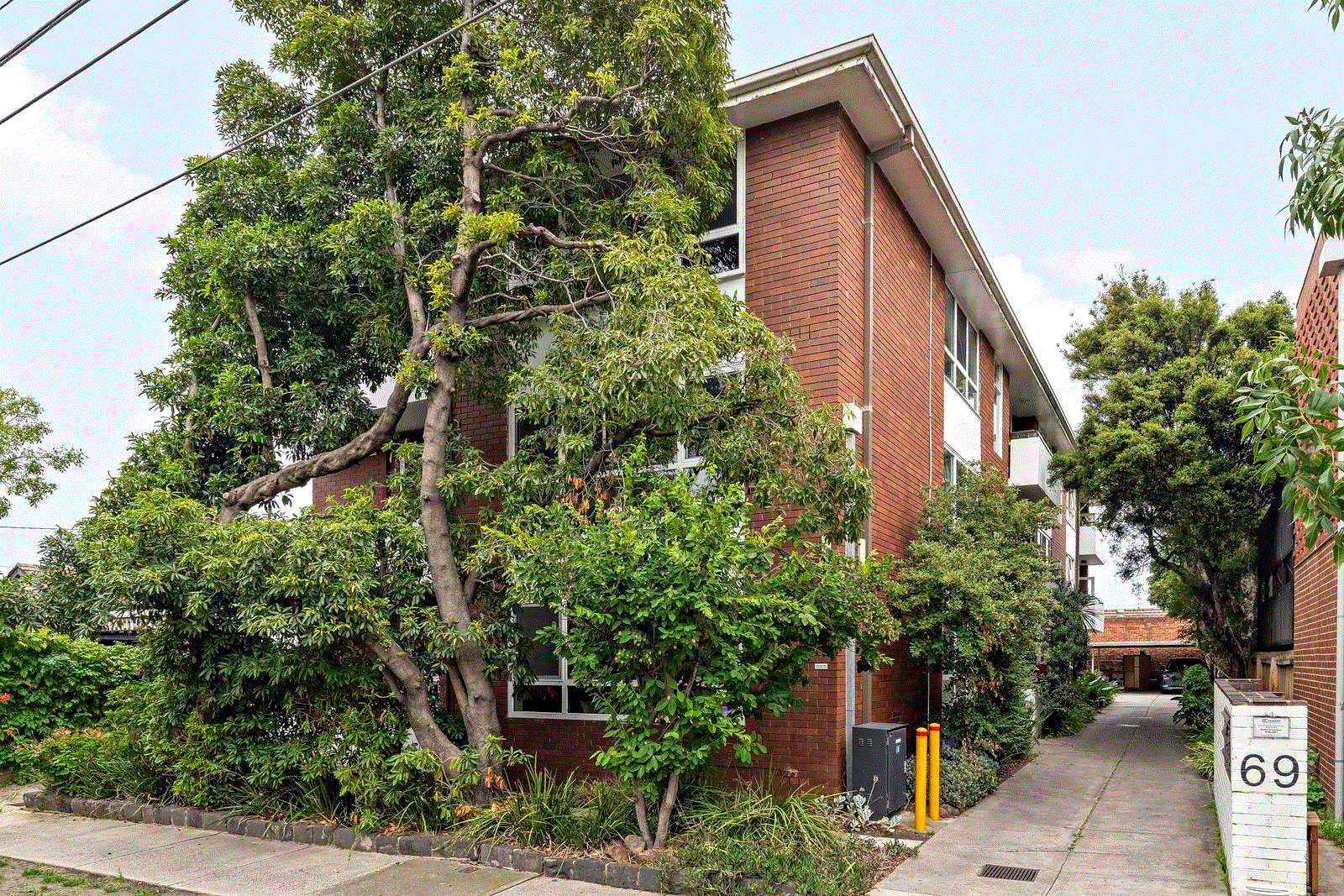 https://images.listonce.com.au/listings/569-spray-street-elwood-vic-3184/892/01875892_floorplan_01.gif?I6qfmEPgXIA
