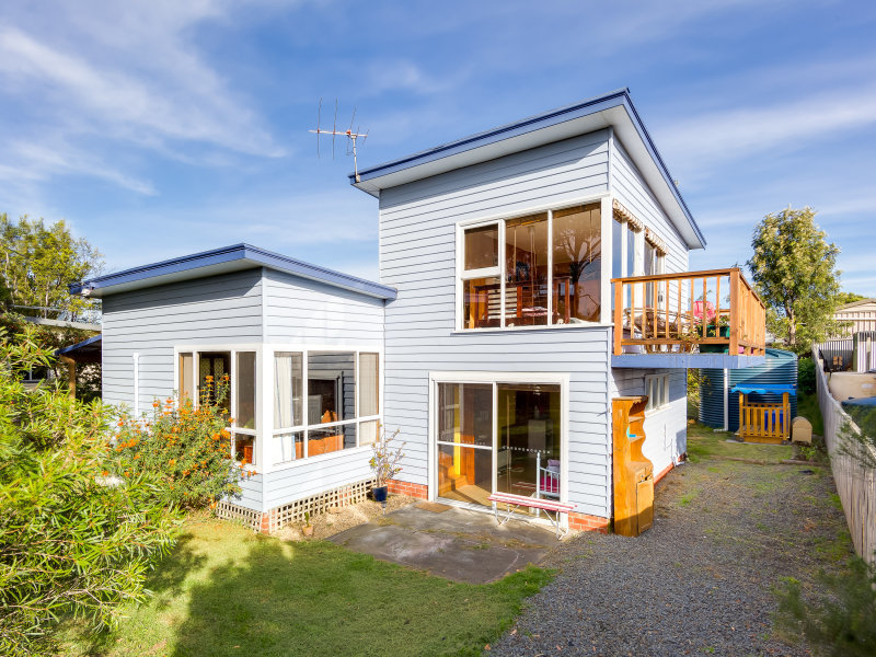 6 Fourth Avenue, DODGES FERRY, TAS, 7173