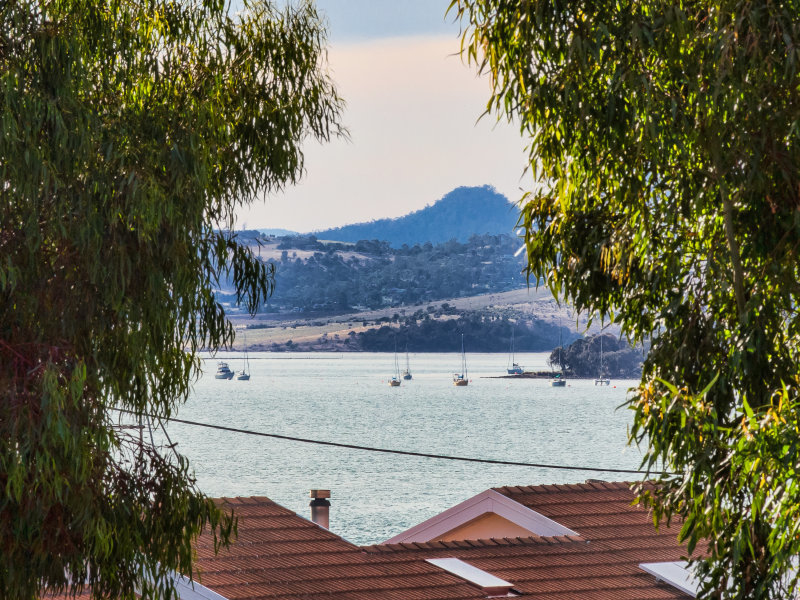 6 Fourth Avenue, DODGES FERRY, TAS, 7173