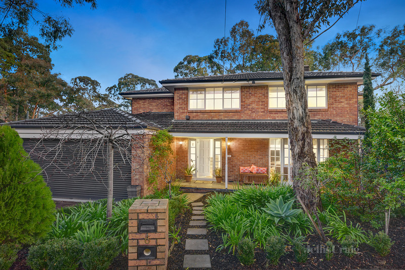 6 Leons Court